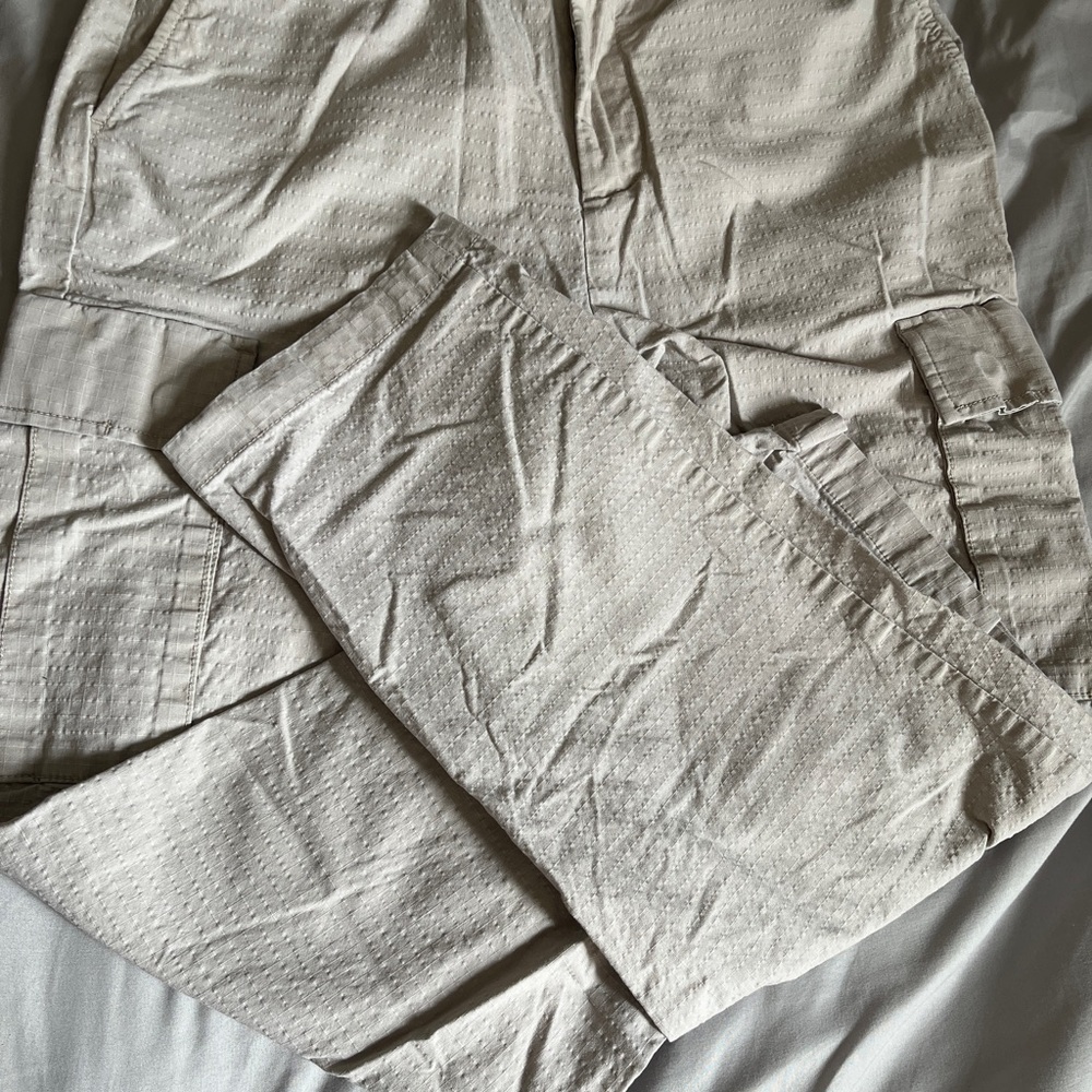 GAP Men's Light Tan Cargo Pants